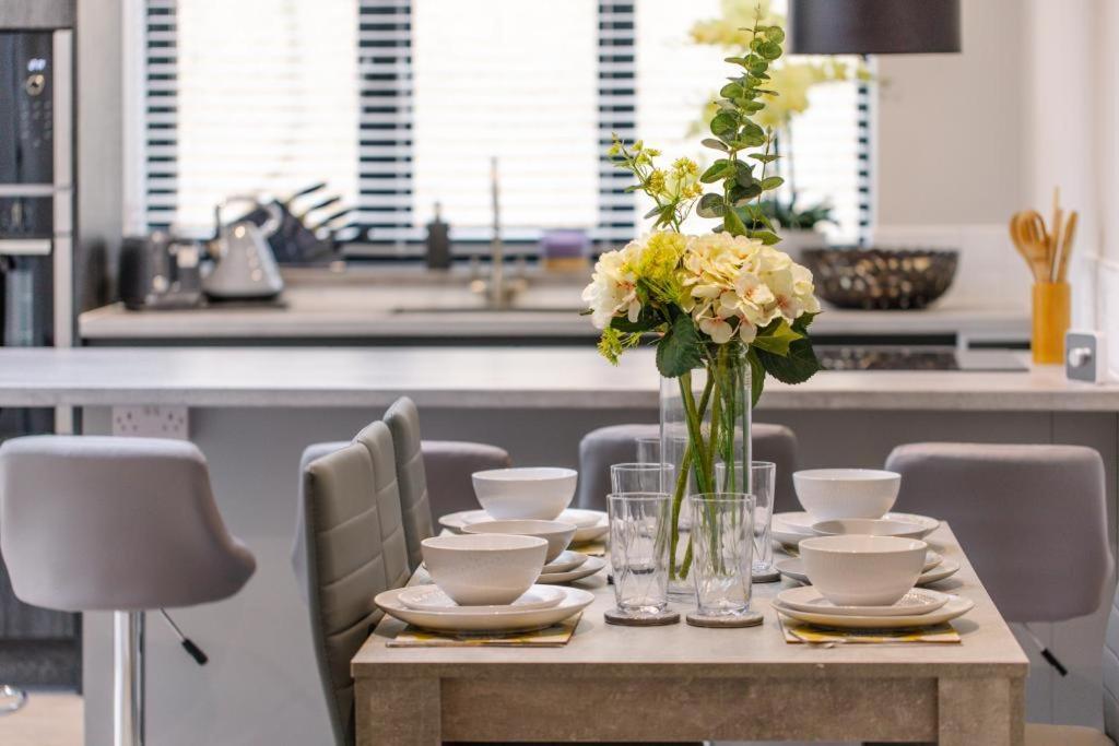 New, Modern 4 Bed, 3 Bath House ,free Parking Holiday home Oxford