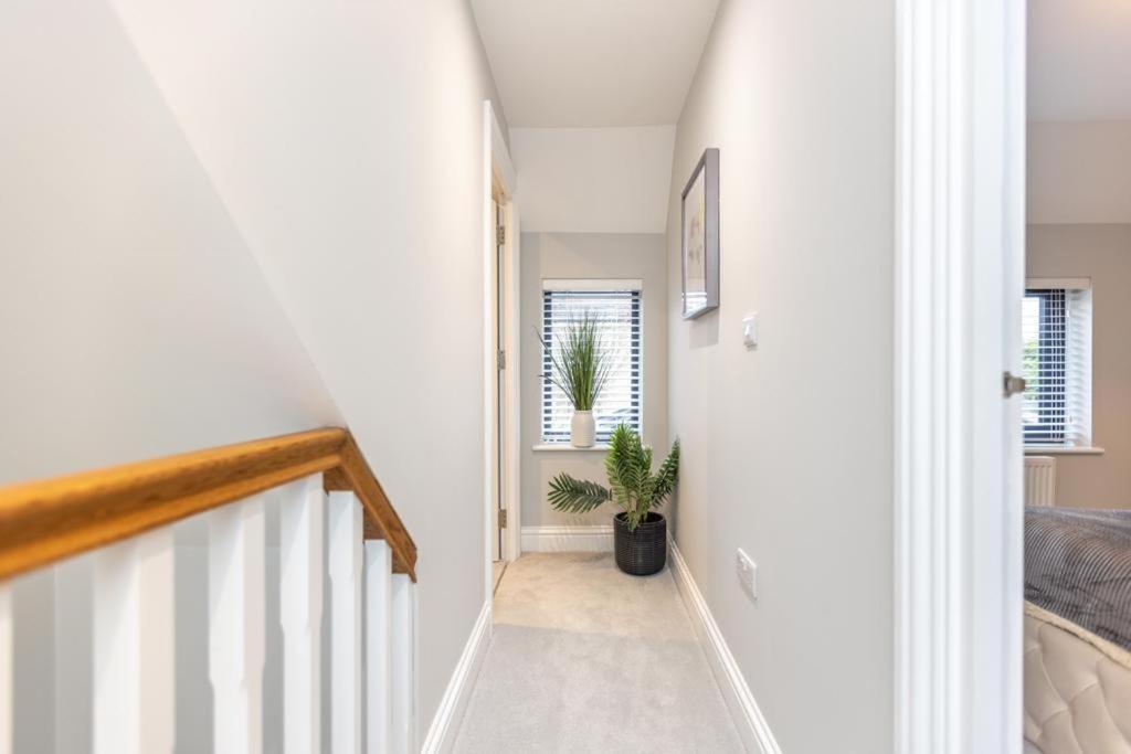 New, Modern 4 Bed, 3 Bath House ,free Parking * Oxford
